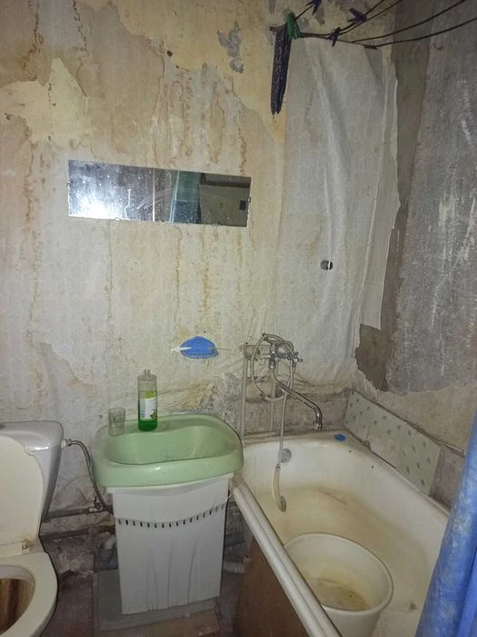 I will sell a 1-room apartment in the village of Skhidne, Sharykova Street.