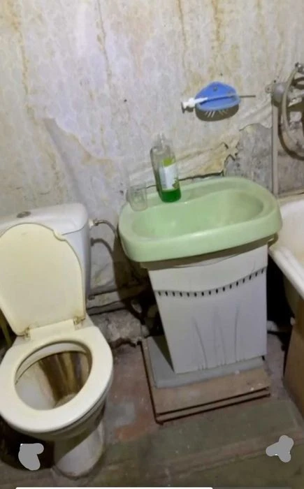 I will sell a 1-room apartment in the village of Skhidne, Sharykova Street.