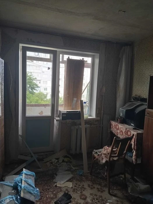 I will sell a 1-room apartment in the village of Skhidne, Sharykova Street.
