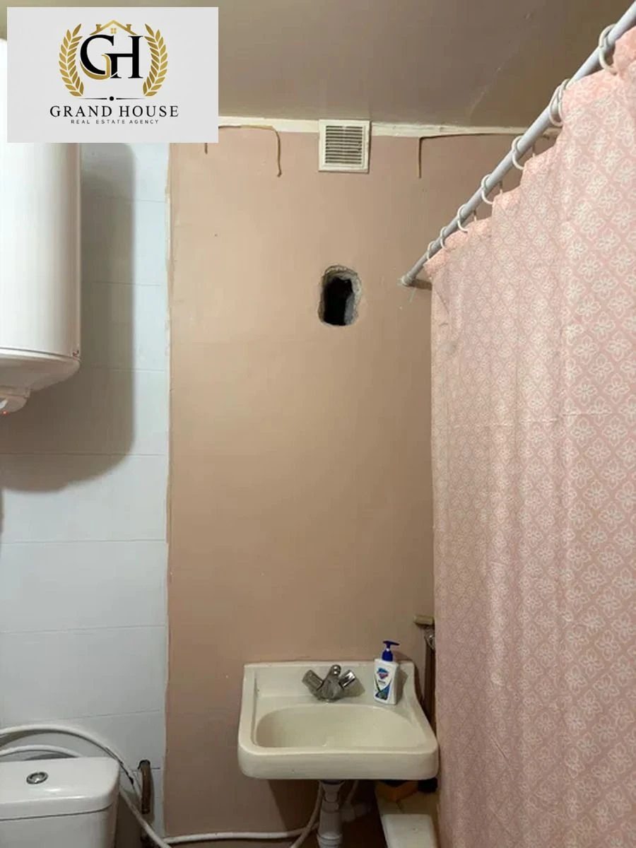 Продам однокімнатну квартиру, по вулиці Героїв України.