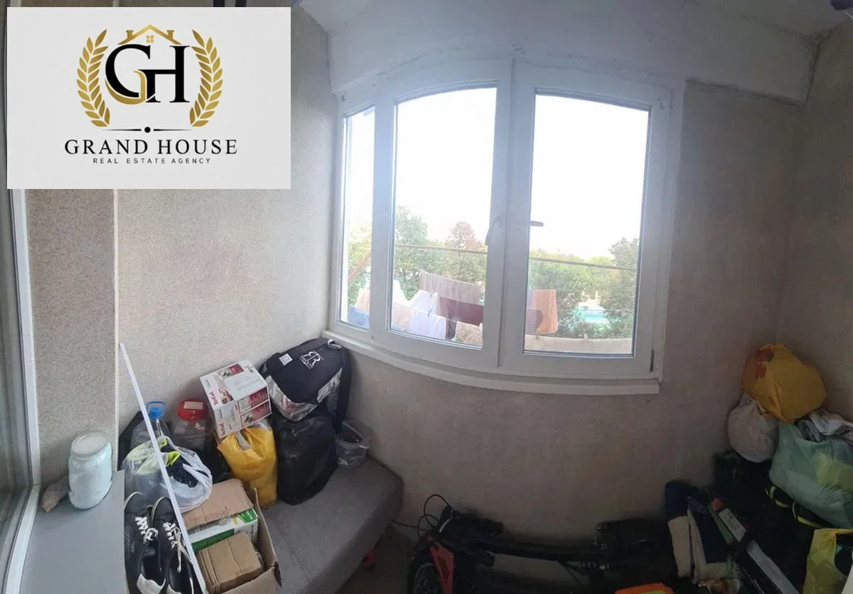 Продам двокімнатну квартиру. Критий Ринок.