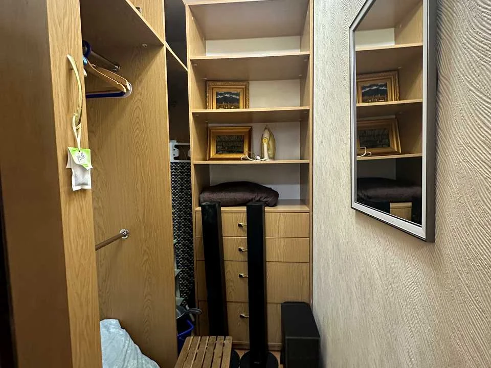 Квартира. Киев, улица Институтская