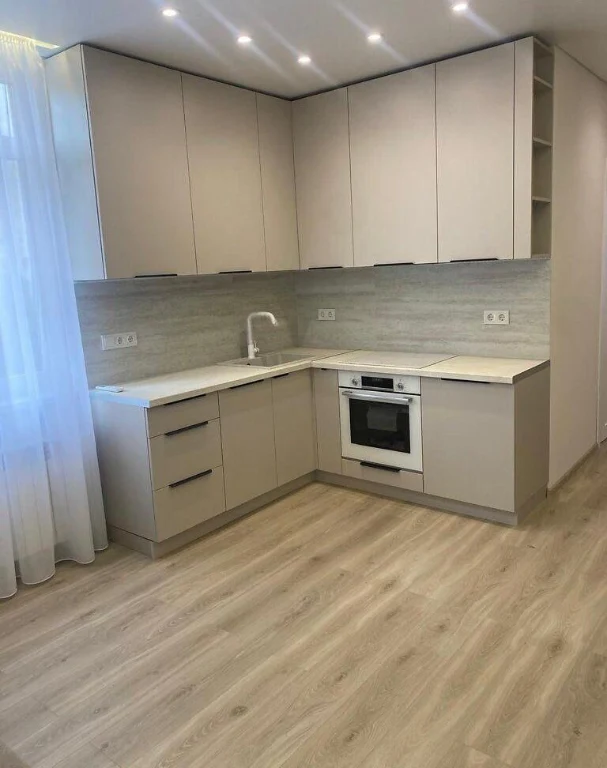 Продаж сучасної 1.5 квартири в новобудові в центрі міста.