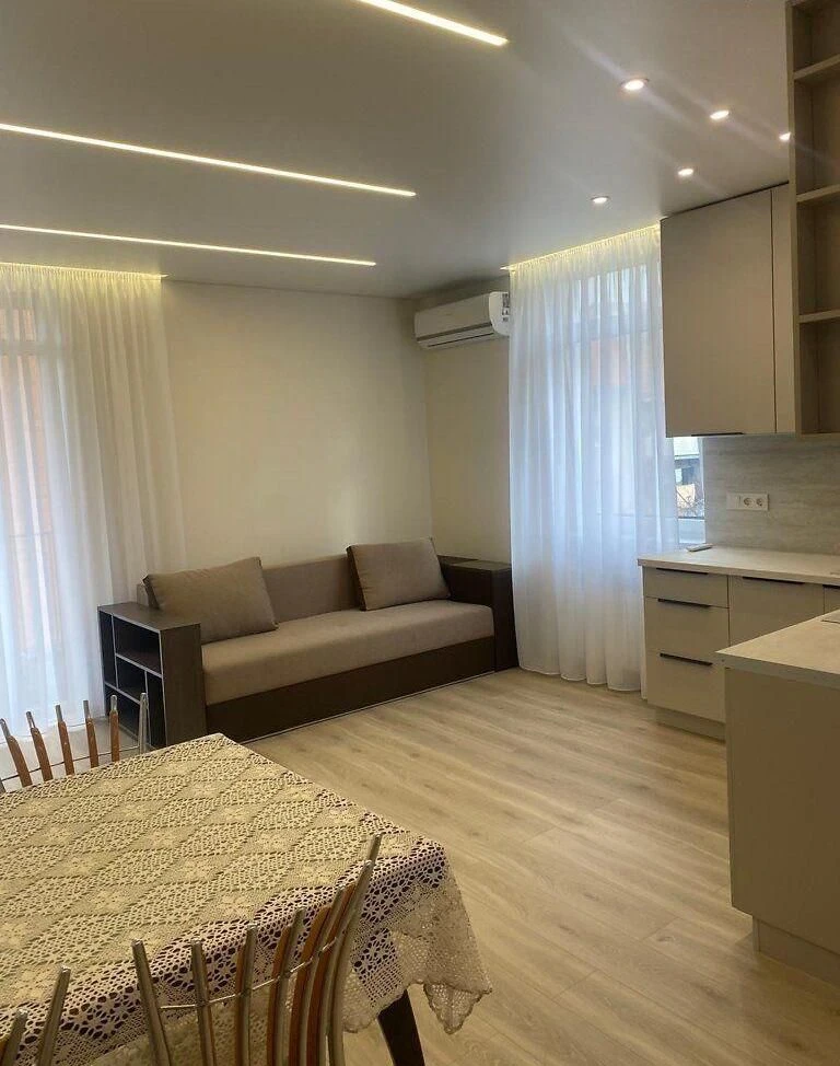 Продаж сучасної 1.5 квартири в новобудові в центрі міста.