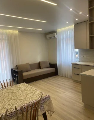 Продаж сучасної 1.5 квартири в новобудові в центрі міста.