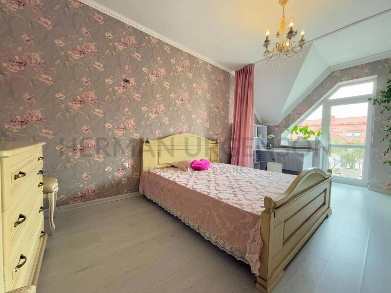 Продаж 3к квартири 100 м.кв / вул. О.Хiри, Боздош