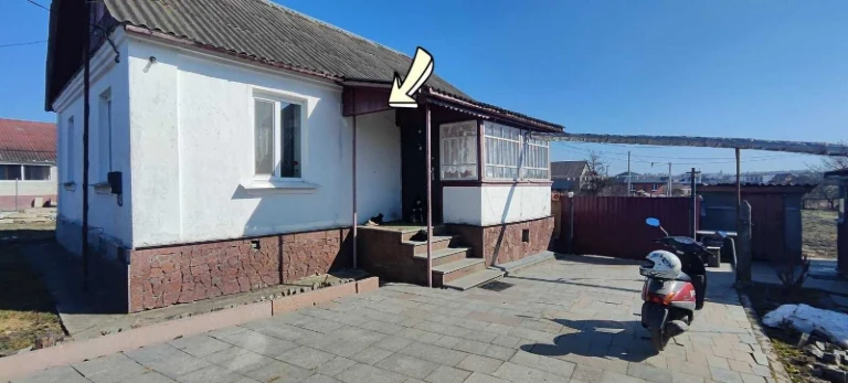 For Sale: Single-Story Brick House with Land
