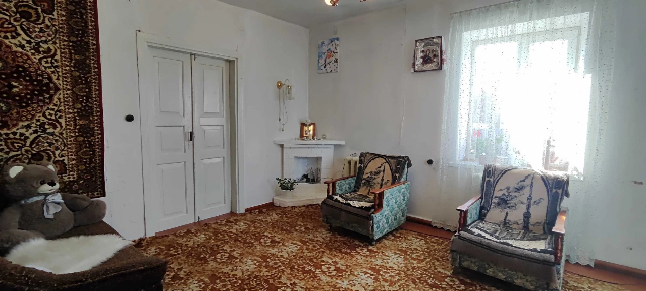 For Sale: Single-Story Brick House with Land