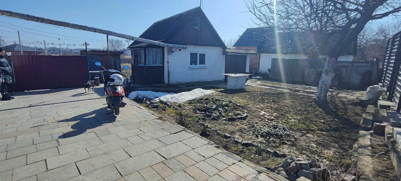 For Sale: Single-Story Brick House with Land