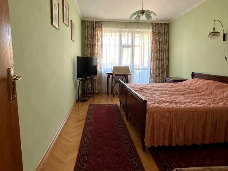 Apartment. Chernivtsi, Nezalezhnosti Avenue