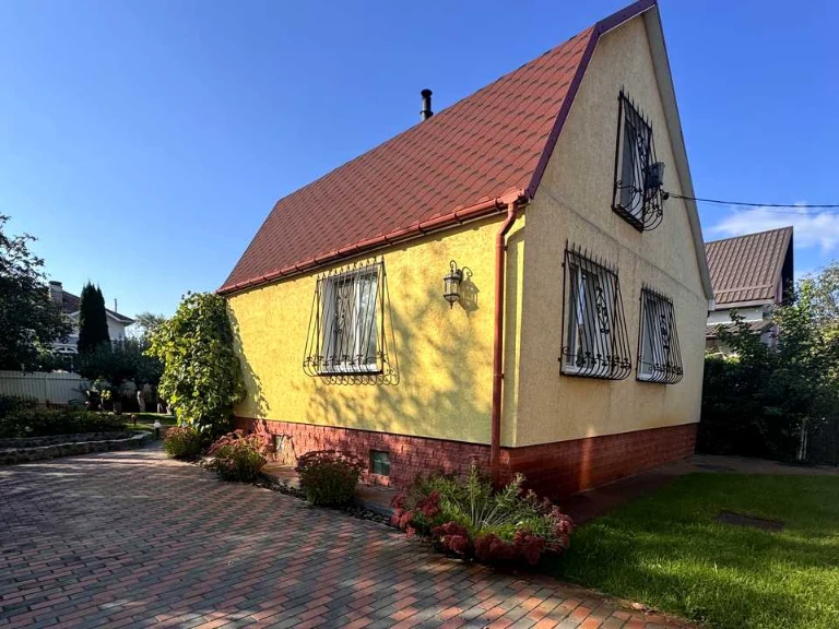 House. Bogatyrska Street, Kyiv