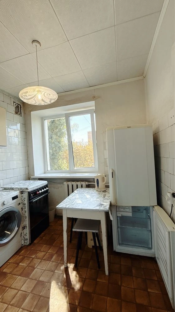 Apartment, 3 bedrooms, located on Zup. Doslidna