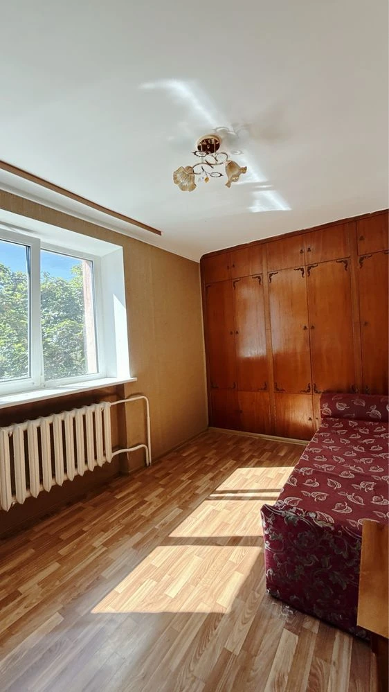 Apartment, 3 bedrooms, located on Zup. Doslidna