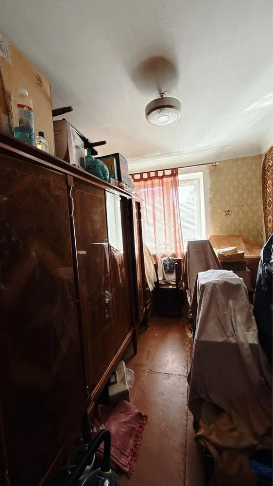 Apartment, 3 bedrooms, located on Zup. Doslidna