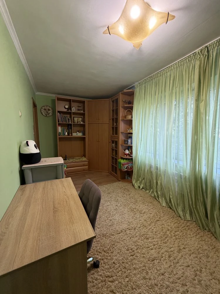 2 окремі кімнати. Друга дінія Проспекта. 3й поверх.