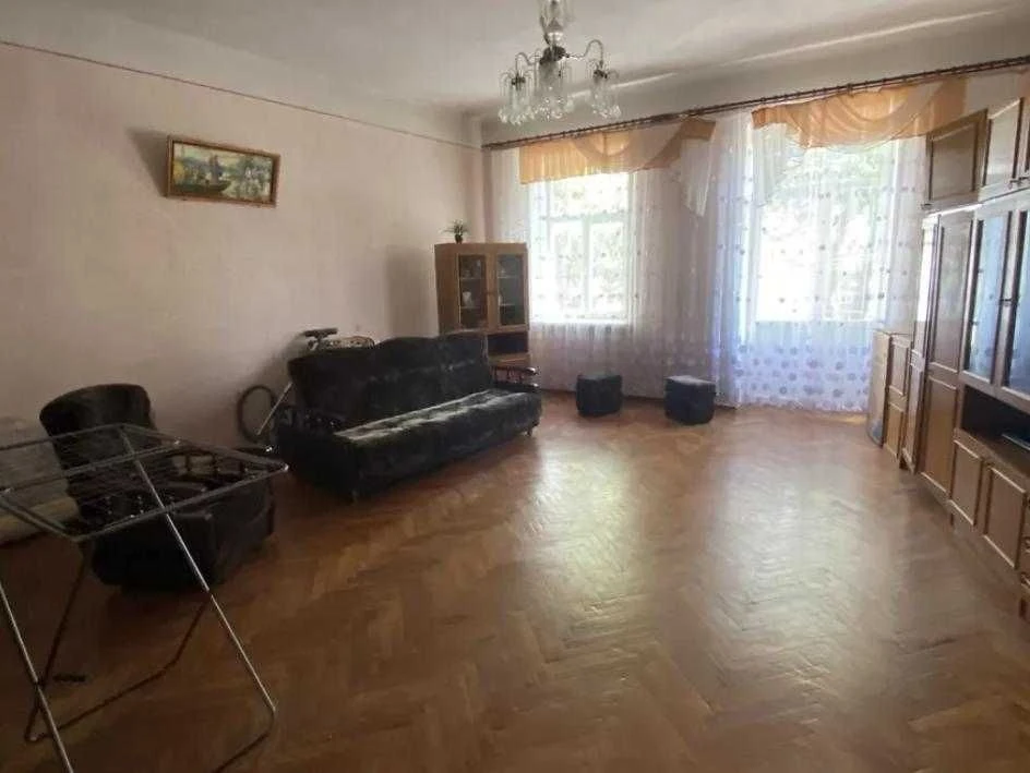 Spacious apartment for sale in Шевchenkivsky district