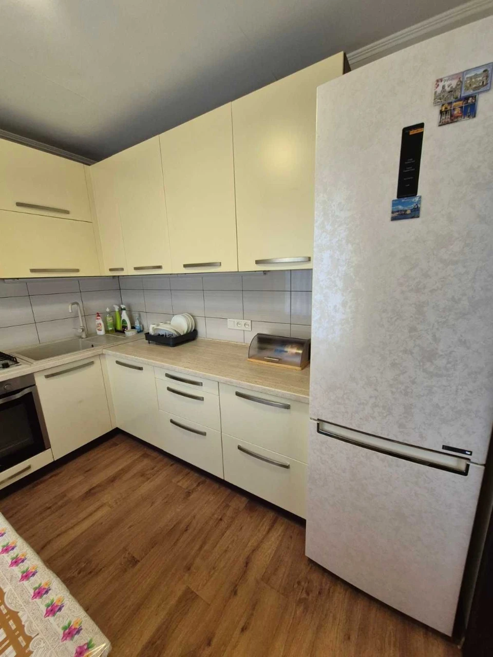 Продам (продаж) 3-х кімнатну квартиру з ремонтом 1/12 біля м