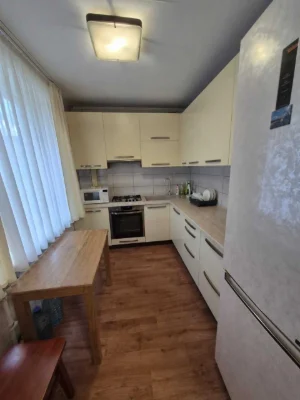 Продам (продаж) 3-х кімнатну квартиру з ремонтом 1/12 біля м