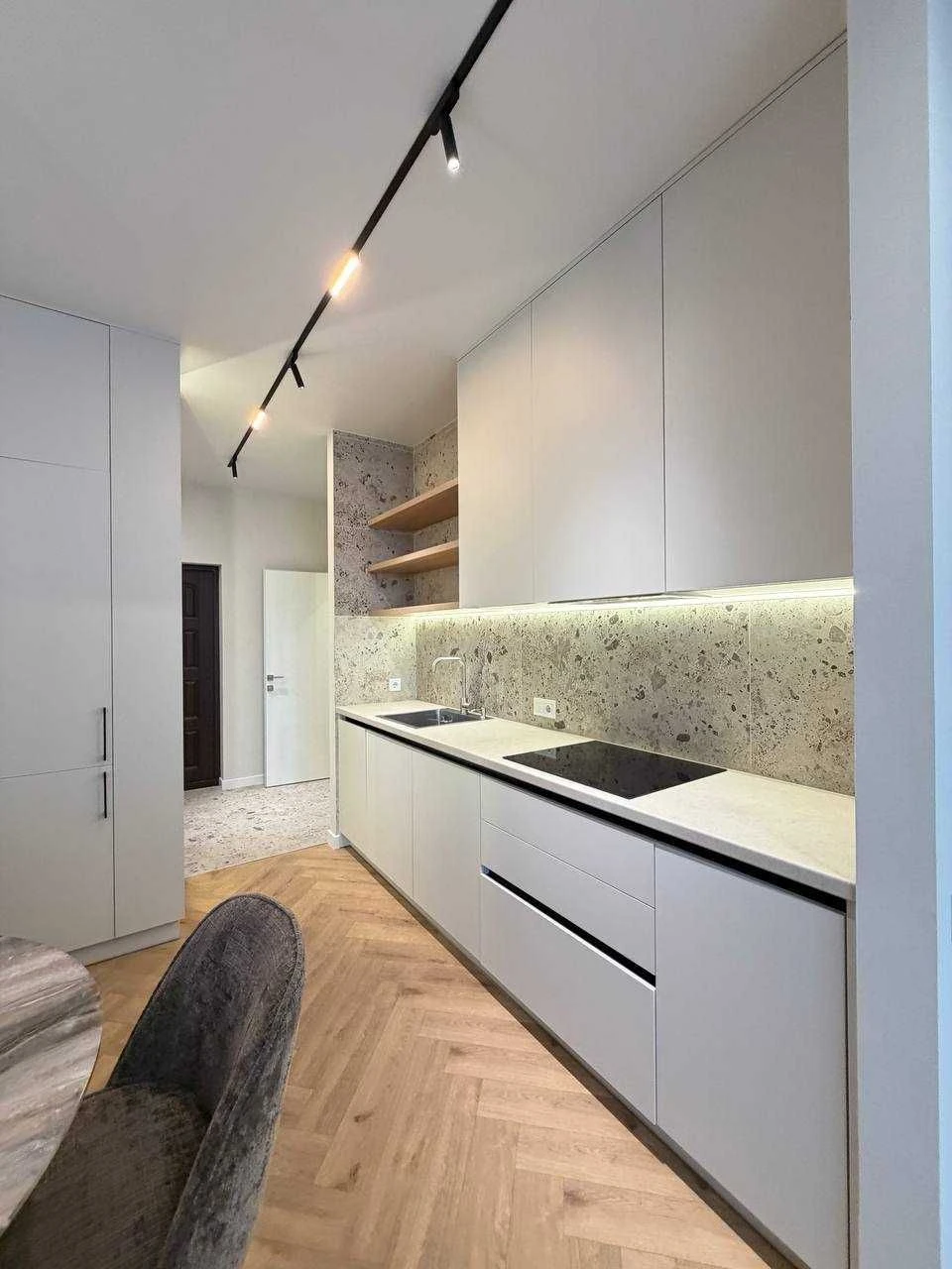 63 ПЕРЛИНА | 1-комнатная квартира 43 м² — ремонт, вид на ипподром