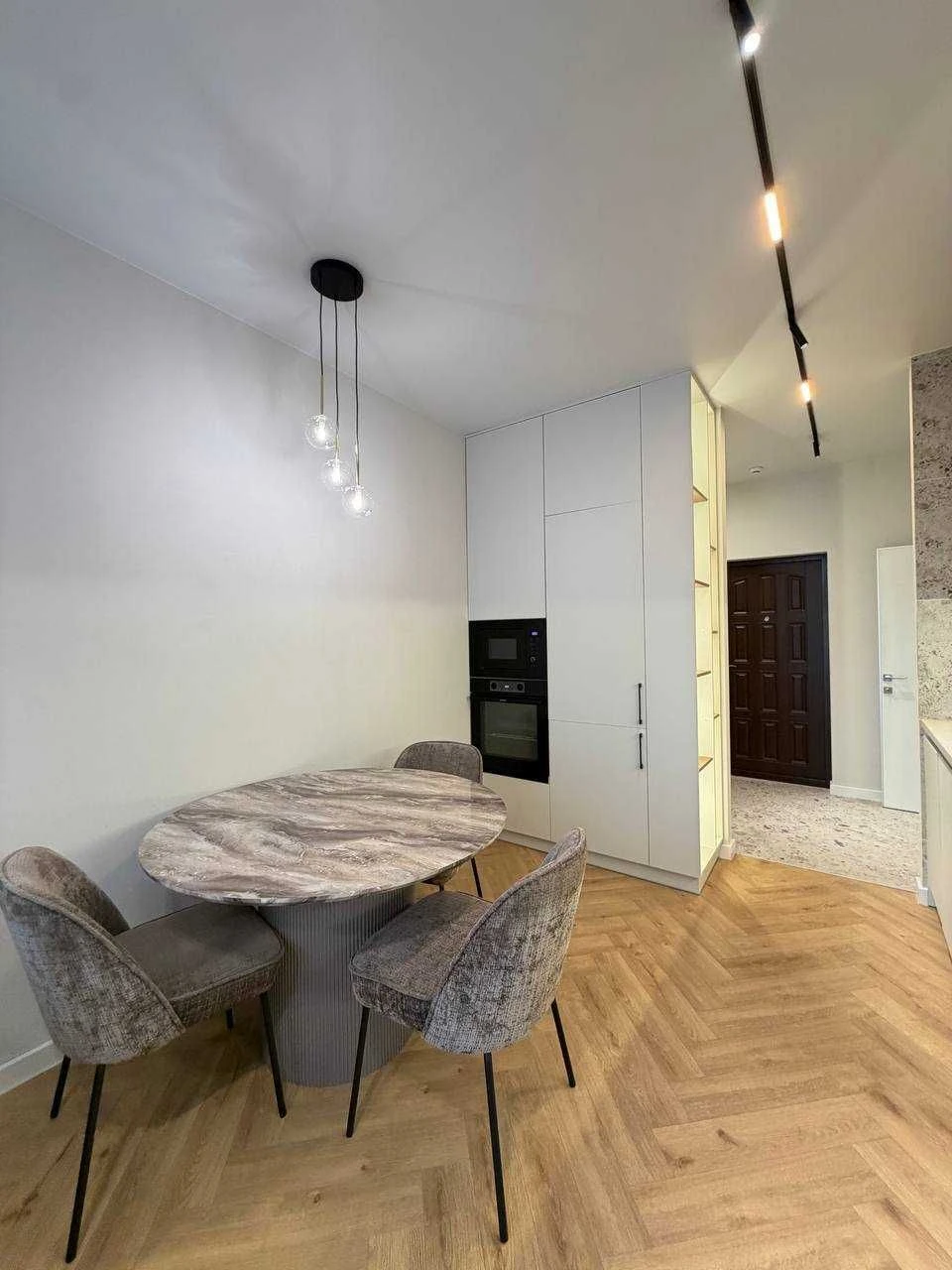 63 ПЕРЛИНА | 1-комнатная квартира 43 м² — ремонт, вид на ипподром