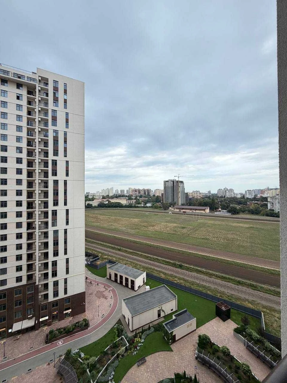 63 ПЕРЛИНА | 1-комнатная квартира 43 м² — ремонт, вид на ипподром