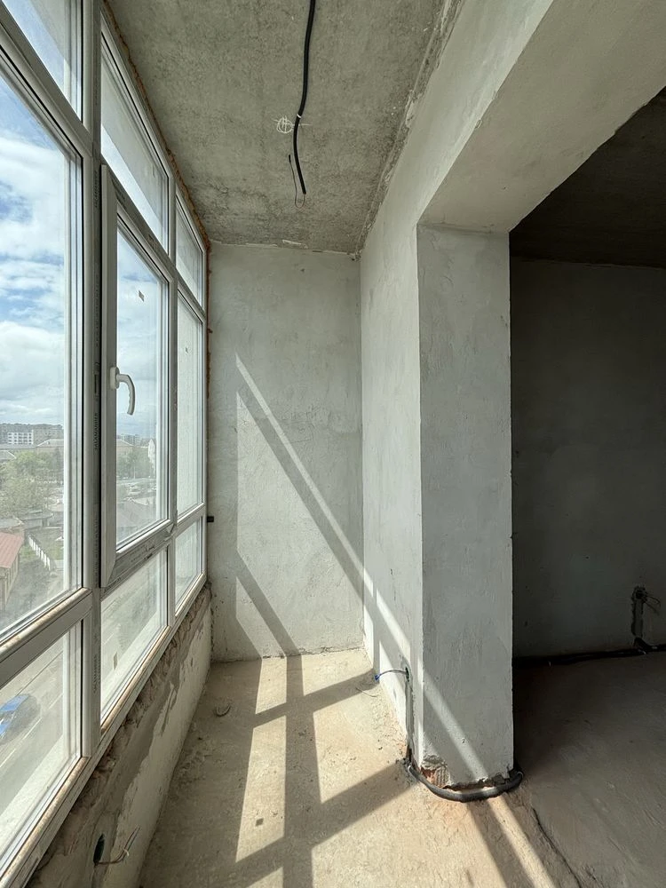 Продається велика 3-кім квартира в зданій та обжитій новобуд
