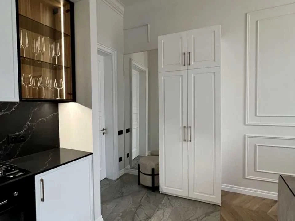 Apartment. Pavlo Kovzhuna Street, Lviv