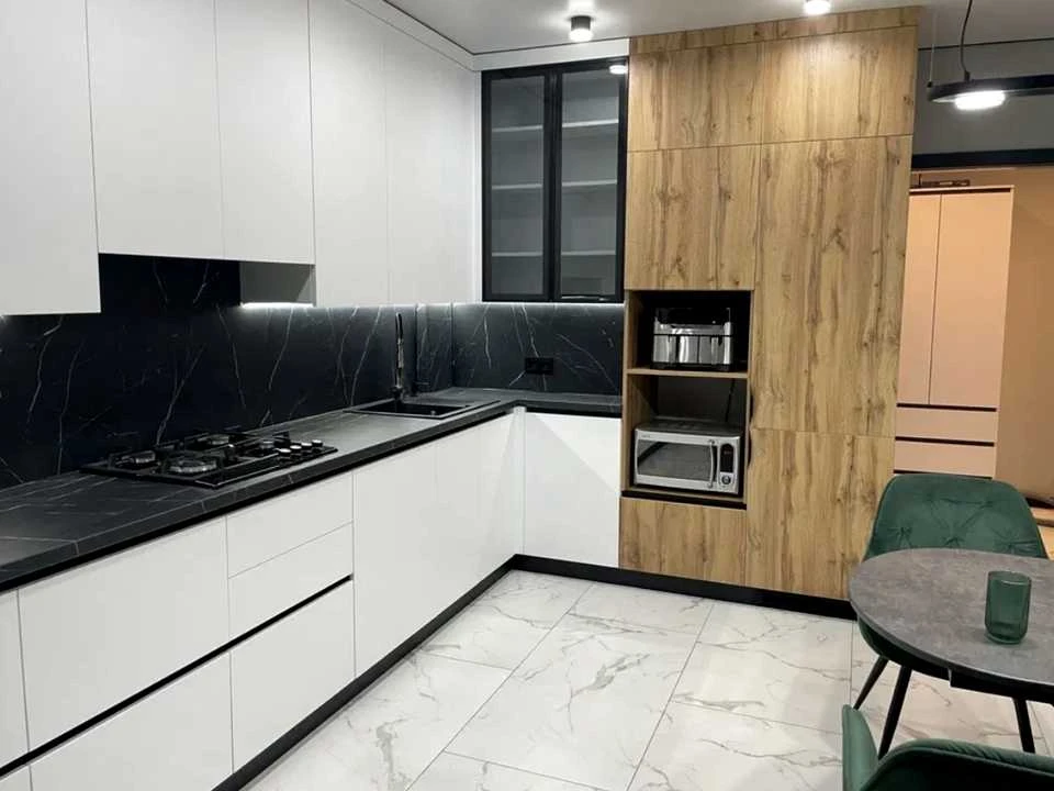 Apartment. Lviv, Under Holoskom St.