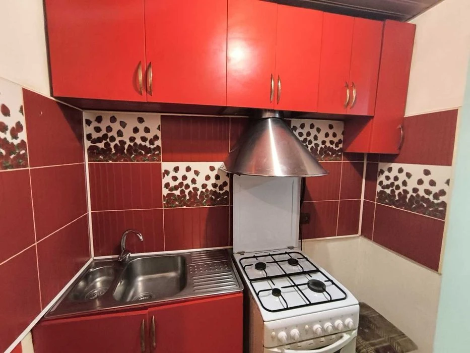 Продам 2-х комнатную квартиру на Бочарова.Котовского. Хоз