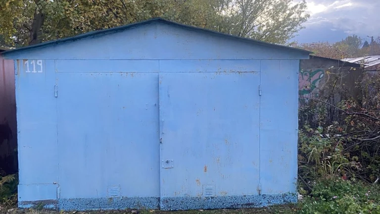 For Sale: Metal Garage