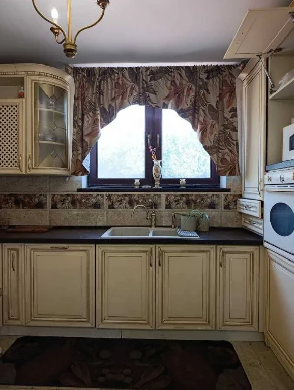 For Sale: 5-Bedroom House, Kyiv, Darnitsa, Central Street