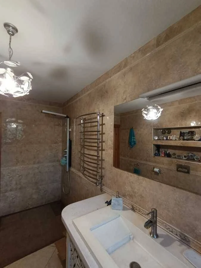 Продам 5-к будинок Київ, Дарницький, Центральна вул.
