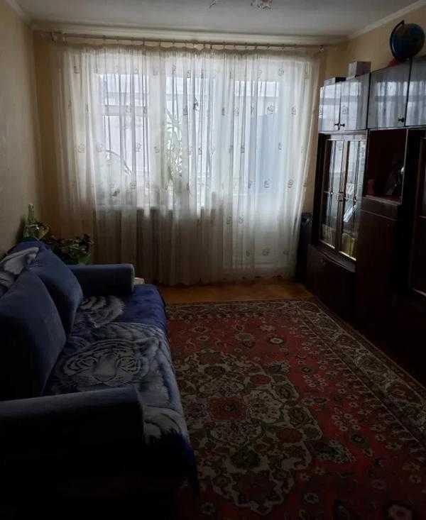 For Sale: 3-Bedroom Apartment in the Ukraine Mall Area.