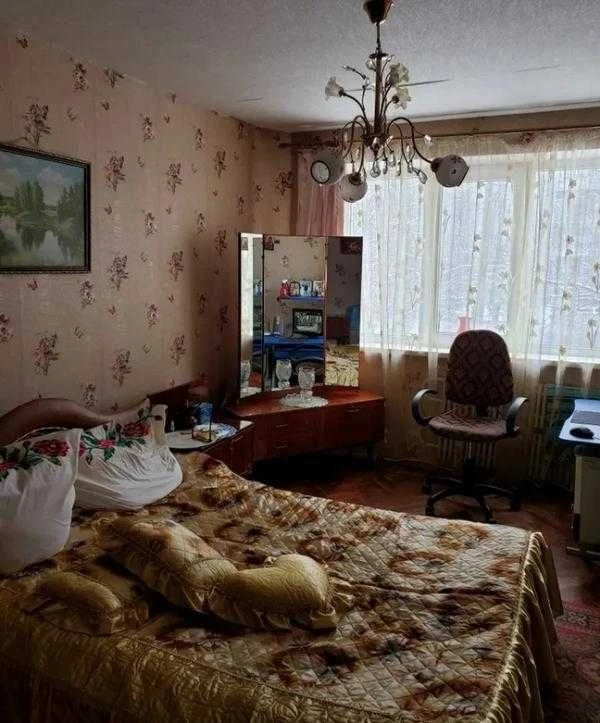 For Sale: 3-Bedroom Apartment in the Ukraine Mall Area.