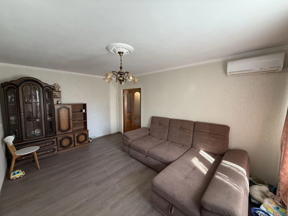 Three-bedroom apartment at 11 Pozdovzhna/G.Sveridova. 4/5