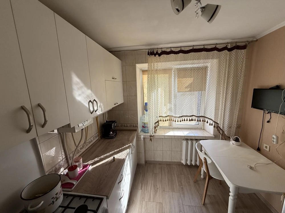 Three-bedroom apartment at 11 Pozdovzhna/G.Sveridova. 4/5