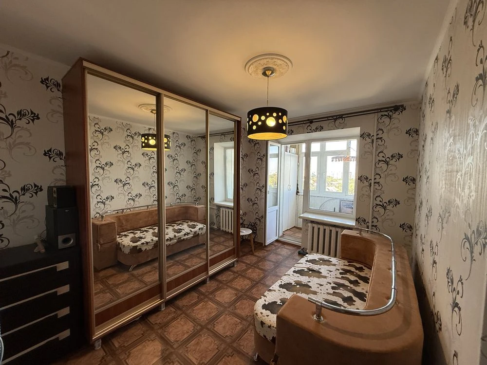Three-bedroom apartment at 11 Pozdovzhna/G.Sveridova. 4/5