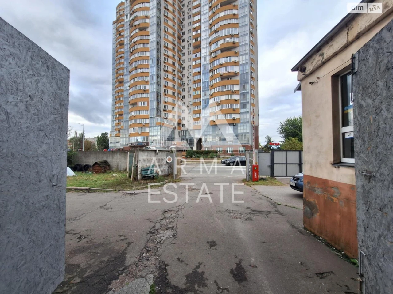 Продаж Окремий гараж Дніпровський