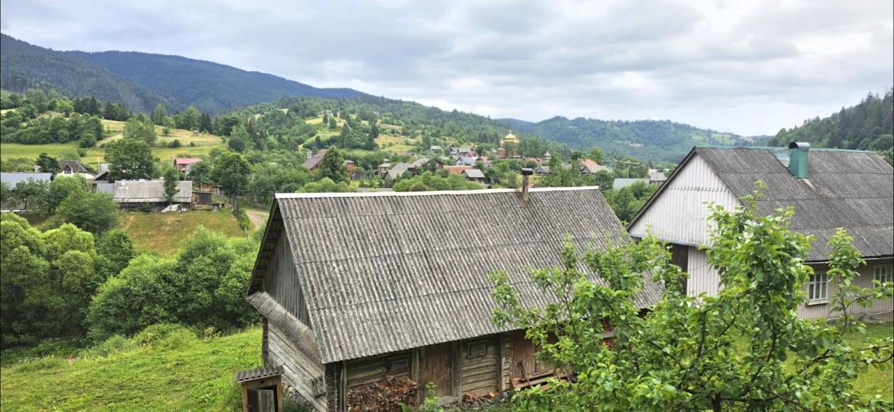Продаж ділянки у Карпатах в с. Нижній  Рожанці