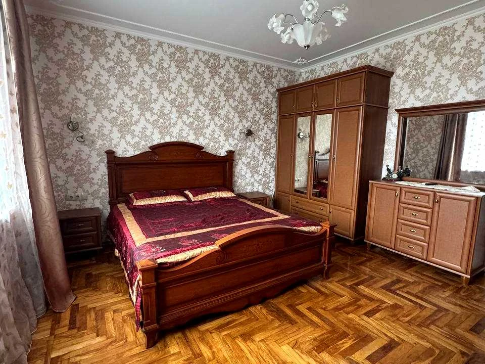 Apartment. 44th Line, Street