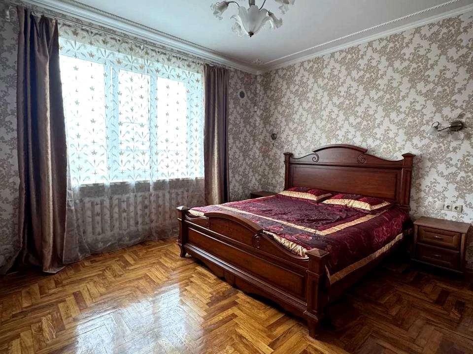 Apartment. 44th Line, Street
