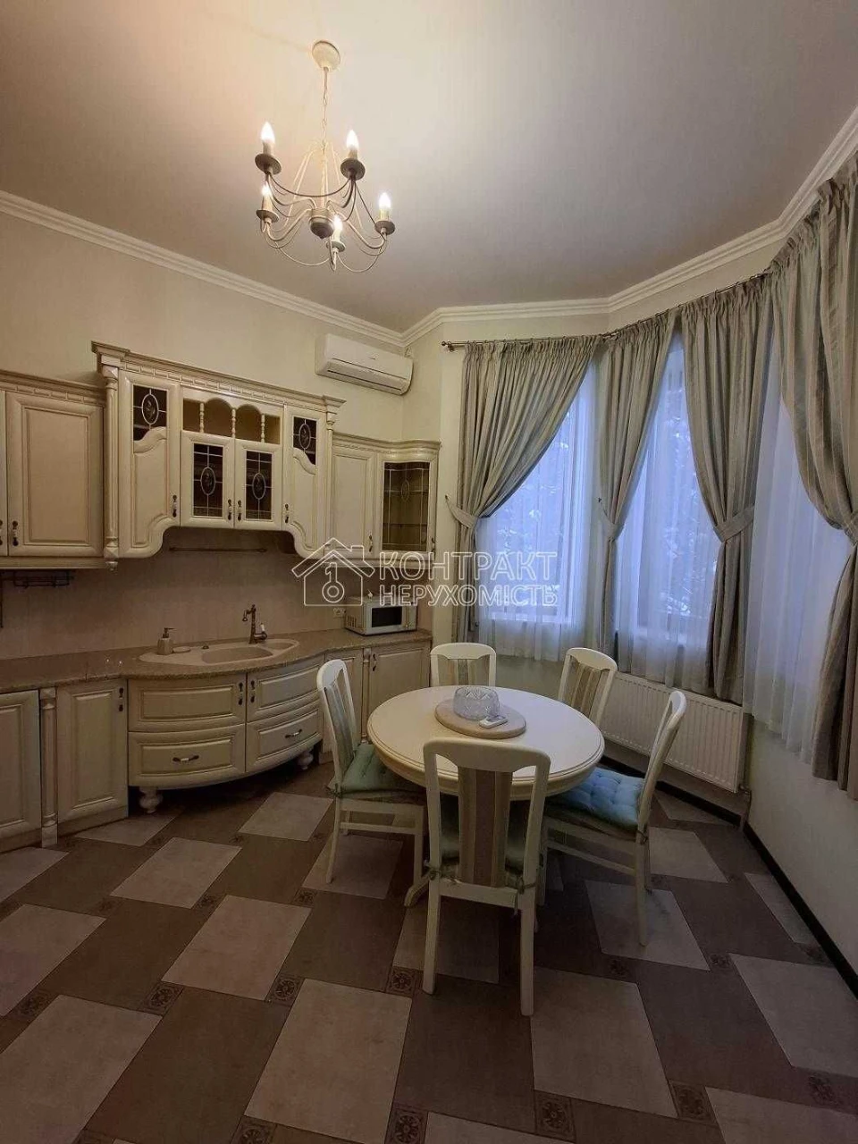 Продажа дома Салтовка котедж 307 м2, з бомбосховищем, м. Сту
