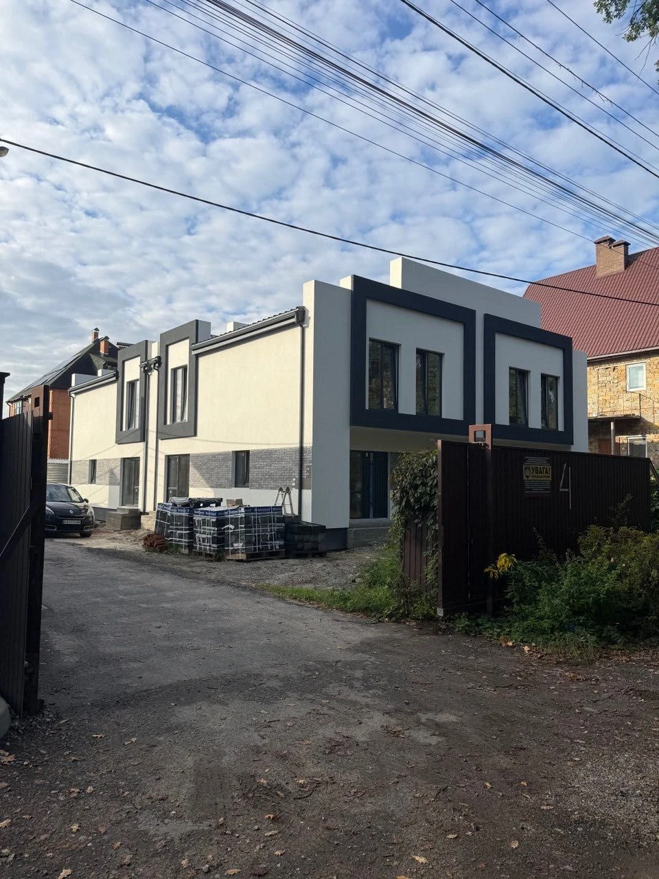 Продаж сучасного танхаусу біля лісу м. Київ вул. 4-та Синьоо