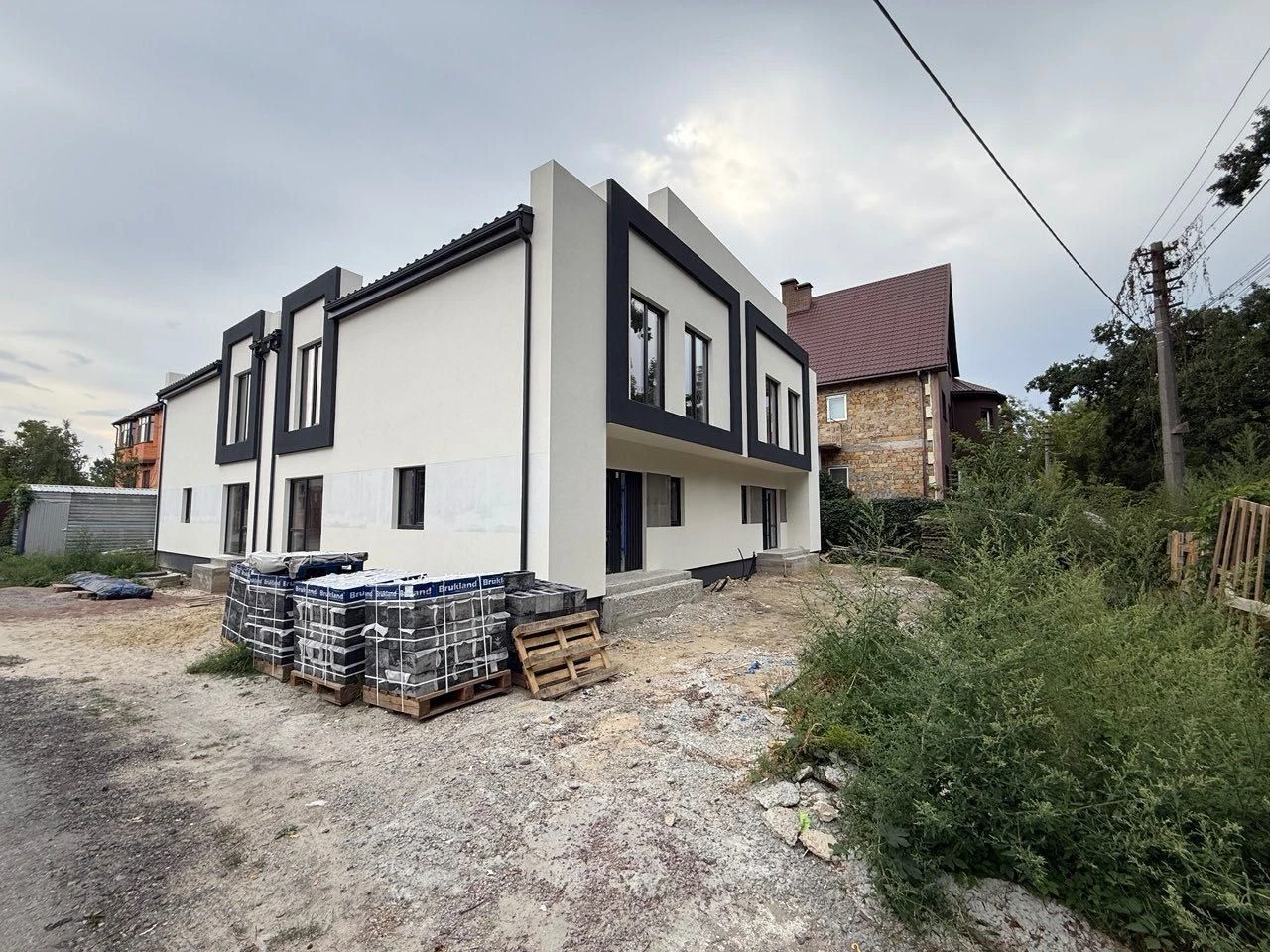 Продаж сучасного танхаусу біля лісу м. Київ вул. 4-та Синьоо