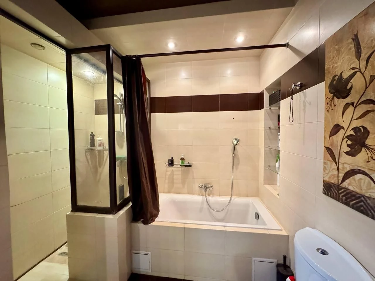 Sale of a 4-room apartment in a new building, city center, individual heating