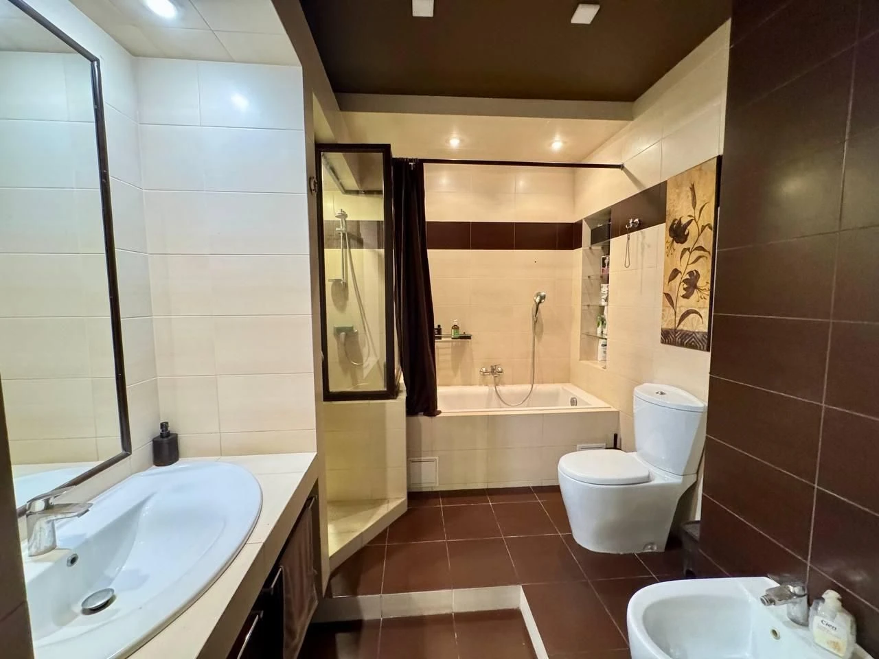 Sale of a 4-room apartment in a new building, city center, individual heating