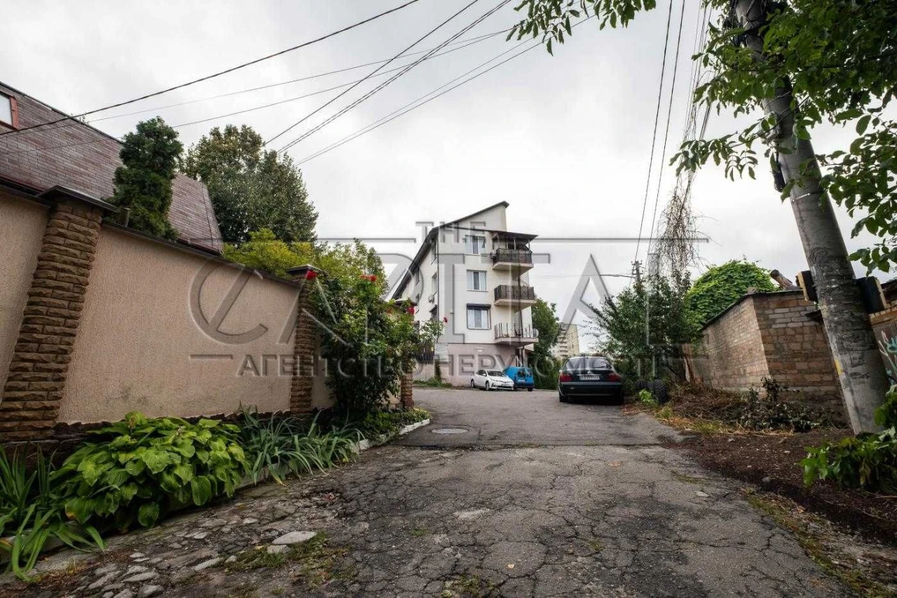 Sale of Apartment in Residence "Tyhoretsky" / Seeman Paliya Street / Holosiiv