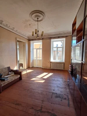 Продам 4-х комнатную квартиру в Центре города