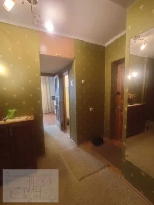 Затишна 3к квартира внизу на Космонавтів у цегляному будинку
