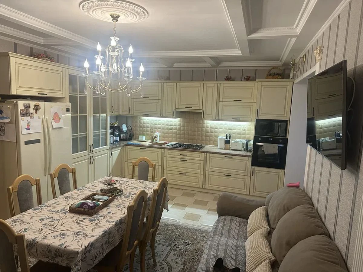 Продам 3 к. квартиру-пентхаус, ул. Армейская,  парк Победы